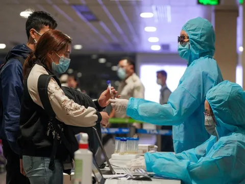 Người đi từ TP.HCM ra Hà Nội sẽ được lấy mẫu xét nghiệm COVID-19 ngẫu nhiên