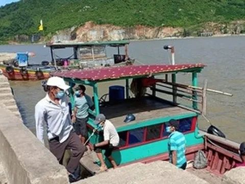 Nhóm ngư dân thuê thuyền trốn khỏi vùng cách ly bị xử phạt 30 triệu đồng