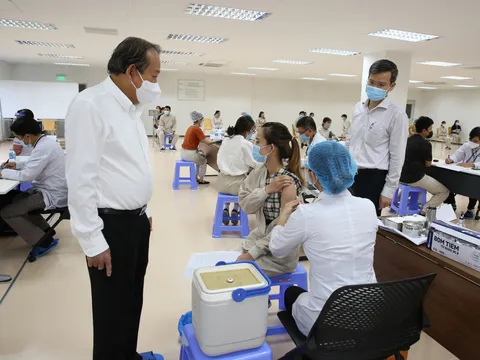 TPHCM khởi động chiến dịch tiêm 836.000 liều vaccine phòng COVID-19