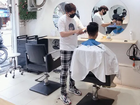 Hà Nội cho phép mở dịch vụ cắt tóc, gội đầu, quán ăn từ 0h ngày 22/6