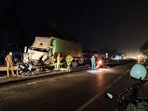 Truy tìm ô tô tải tông tài xế xe container tử vong rồi bỏ trốn