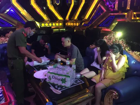 Phát hiện 35 thanh niên tụ tập 'bay lắc' trong quán karaoke, 29 người dương tính với ma túy