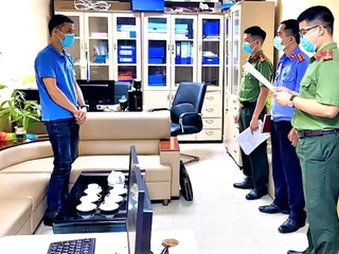 Bắt 2 cán bộ Ban Kinh tế cửa khẩu Đồng Đăng làm giả giấy tờ, trục lợi hơn 400 triệu