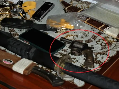 Bắt 'ông trùm' cho vay nặng lãi 31 tỷ đồng, thu giữ nhiều súng đạn