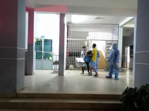 Bình Dương: 2 bệnh nhân mắc COVID-19 dùng dao đe dọa, tấn công cán bộ y tế