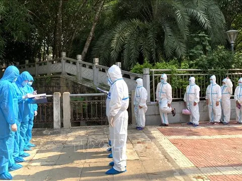 Người về từ vùng có dịch COVID-19, đã tiêm đủ liều vaccine thì tự theo dõi sức khoẻ tại nhà 7 ngày