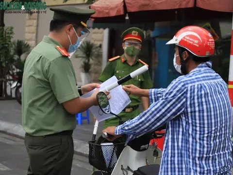 Hà Nội yêu cầu người đi đường xuất trình thêm lịch trực, lịch làm việc