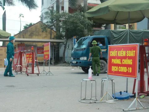 Hà Nội yêu cầu người dân quét mã QR khi đi qua chốt kiểm dịch COVID-19