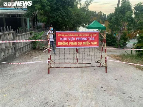 Một chủ tịch xã bị tạm đình chỉ công tác do lơ là chống dịch