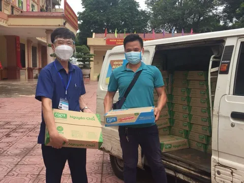 UBND xã Ngọc Hồi tiếp nhận 50 thùng sữa Fami hỗ trợ các gia đình khó khăn