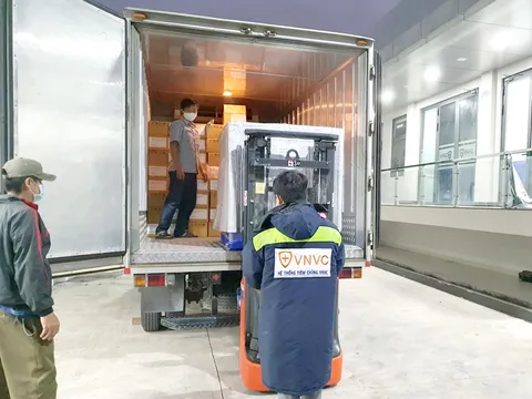 Thêm hơn 1,1 triệu liều vaccine AstraZeneca về Việt Nam