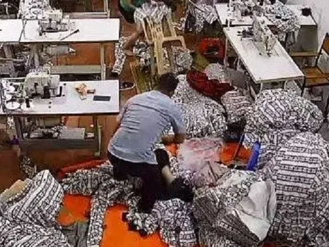 Truy nã gã chồng xông vào xưởng may chém vợ ở Thanh Hóa