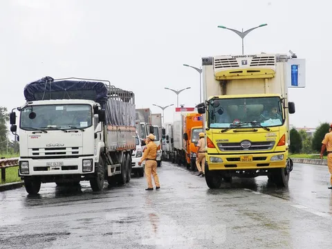 Bộ GTVT ra 'tối hậu thư' yêu cầu bãi bỏ quy định gây cản trở lưu thông hàng hóa