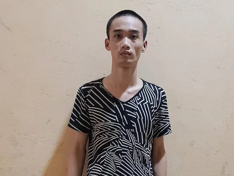 Tạm giữ nam thanh niên đấm cảnh sát vì không được qua chốt kiểm dịch