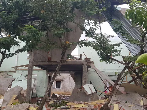 Quảng Nam: 2 vợ chồng tử vong sau tiếng nổ lớn, ngôi nhà bị sập