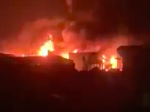 Cháy xưởng sản xuất cồn ở Hà Nội, nhiều tiếng nổ lớn