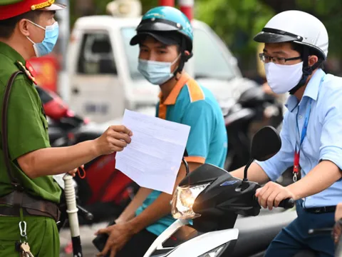 Hà Nội: Thay đổi quy trình cấp giấy đi đường, thẻ đi mua hàng thiết yếu