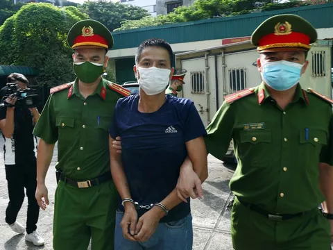 Bóp cổ công an tại chốt kiểm dịch, người đàn ông lĩnh án 33 tháng tù