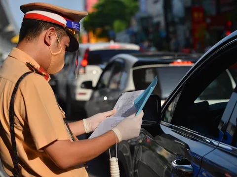 Thủ tướng yêu cầu Hà Nội điều chỉnh bất cập về việc cấp giấy đi đường