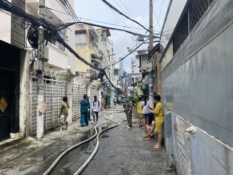 TP.HCM: Cháy nhà trong hẻm ở quận 10, nhiều người mắc kẹt được giải cứu