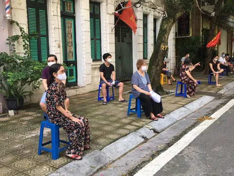 Quận đầu tiên của Hà Nội hoàn thành mục tiêu tiêm vaccine ngừa COVID-19 cho người từ 18 tuổi