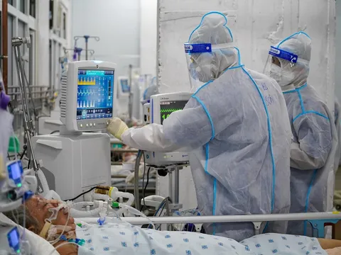 Sáng 18/9, hơn 5.500 ca mắc COVID-19 nặng đang điều trị