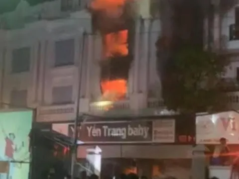 Hà Nội: Cháy lớn tại cửa hàng quần áo ở chợ Ninh Hiệp