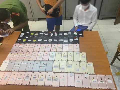 Phát hiện xe ô tô chở 80 chiếc điện thoại di động iPhone không rõ nguồn gốc xuất xứ