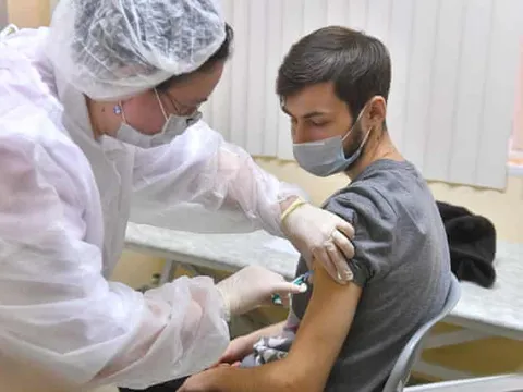 Người bị bệnh ung thư có nên tiêm phòng vaccine Covid-19?