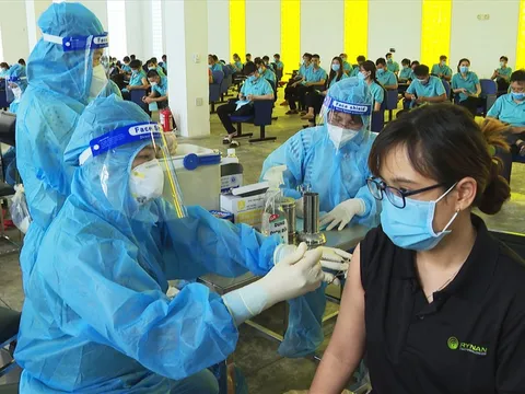 Yêu cầu chuẩn bị sẵn sàng các điều kiện để tiêm vaccine COVID-19 số lượng lớn