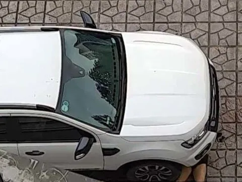 Điều tra vụ người phụ nữ tử vong bất thường dưới gầm ô tô ở Cung trí thức Hà Nội