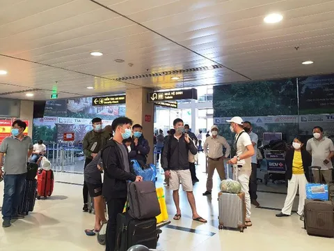 Đà Nẵng: Người về bằng máy bay tiêm đủ 2 mũi vaccine cách ly tại nhà 14 ngày