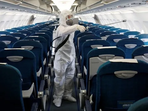 Cần làm gì để tránh bị nhiễm Covid-19 khi đi máy bay?