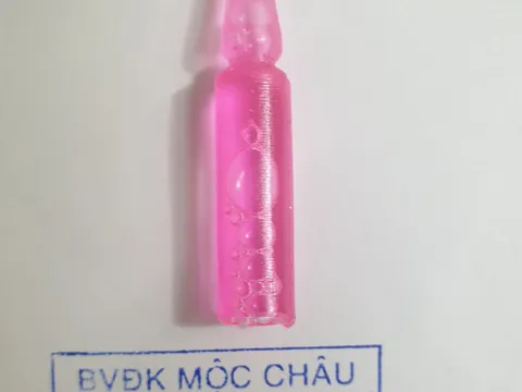 Bé 3 tuổi nhập viện cấp cứu vì ăn nhầm mì tôm trộn thuốc diệt chuột