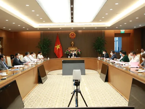 Khẩn trương hoàn thiện chiến lược ứng phó dịch COVID-19 trong tình hình mới