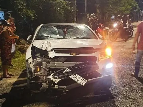 Quảng Nam: Ô tô tông hàng loạt xe máy khiến 3 người thương vong
