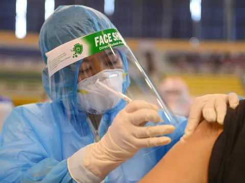 TP.HCM dự kiến tiêm vaccine ngừa COVID-19 mũi 3 cho nhóm nguy cơ cao, lực lượng tuyến đầu