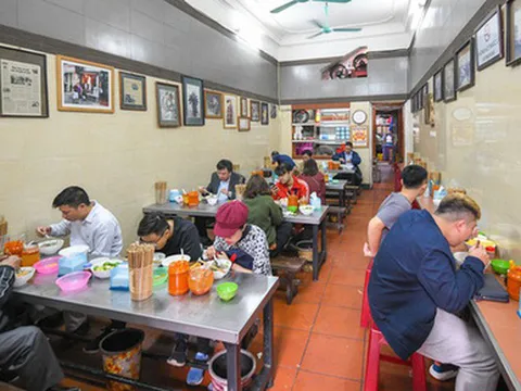 Hà Nội ở cấp độ dịch 2: Hàng ăn phục vụ không quá 50% công suất, đóng cửa trước 21 giờ