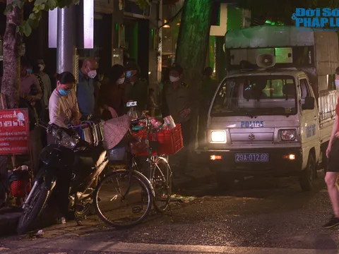 Hà Nội chuyển màu cấp độ dịch: Nhiều hàng quán 'phớt lờ' quy định đóng cửa trước 21h