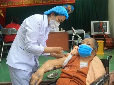 Ưu tiên tiêm đủ liều vaccine phòng COVID-19 cho người từ 50 tuổi trở lên