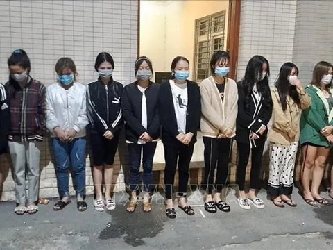 Phát hiện 31 nam, nữ đang bay lắc trong quán karaoke mở chui ở Hà Nội