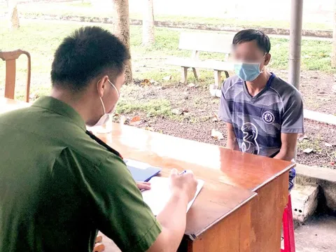 Bắt gã bố dượng nhiều lần xâm hại con riêng của vợ ở Bình Phước