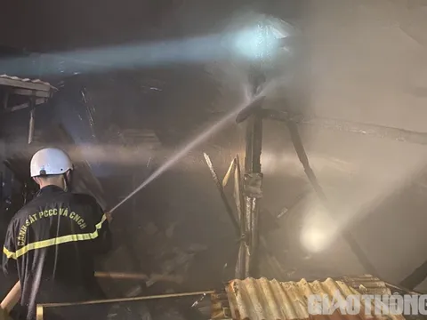 Đắk Nông: Chợ Đắk Mil cháy lớn trong đêm, nhiều ki-ốt bị thiêu rụi