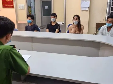 Bắt nhóm đối tượng giả gái gạ tình đàn ông để chiếm đoạt tài sản