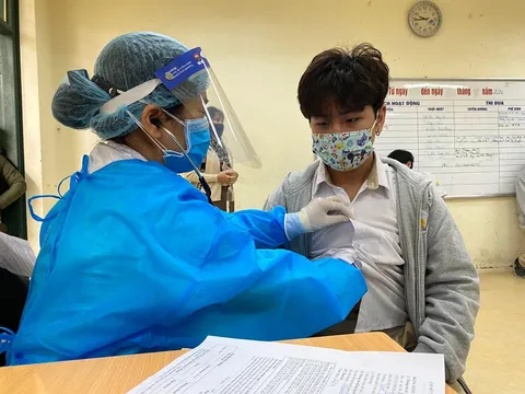 Hà Nội: Học sinh lớp 12 mắc COVID-19 từng đi tiêm vaccine ở trường