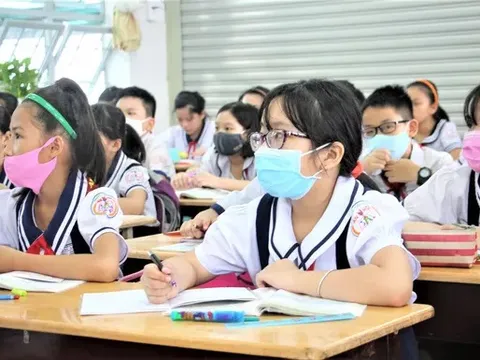 Nhiều tỉnh thành cho học sinh đi học trở lại từ tuần này