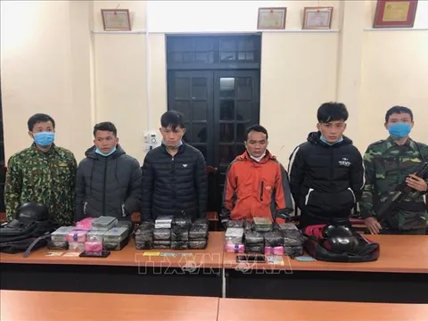 Lào Cai: Bắt giữ nhóm đối tượng vận chuyển 100 bánh heroin