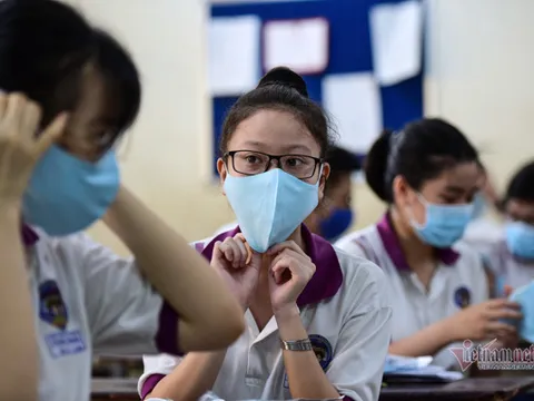 TP.HCM cho học sinh lớp 1, 9, 12 đi học trực tiếp từ ngày 13/12