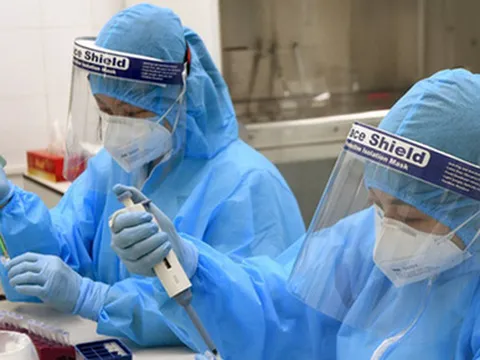 Ngày 4/12: Gần 14.000 ca mắc COVID-19, trong đó 8.402 ca cộng đồng