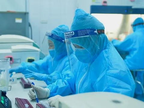 Ngày 13/12, Hà Nội ghi nhận 895 ca mắc COVID-19, có 357 ca cộng đồng